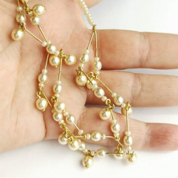 Vintage Czech Abstract Cream Pearl Necklace in Gold Tone - Picture 5 of 7